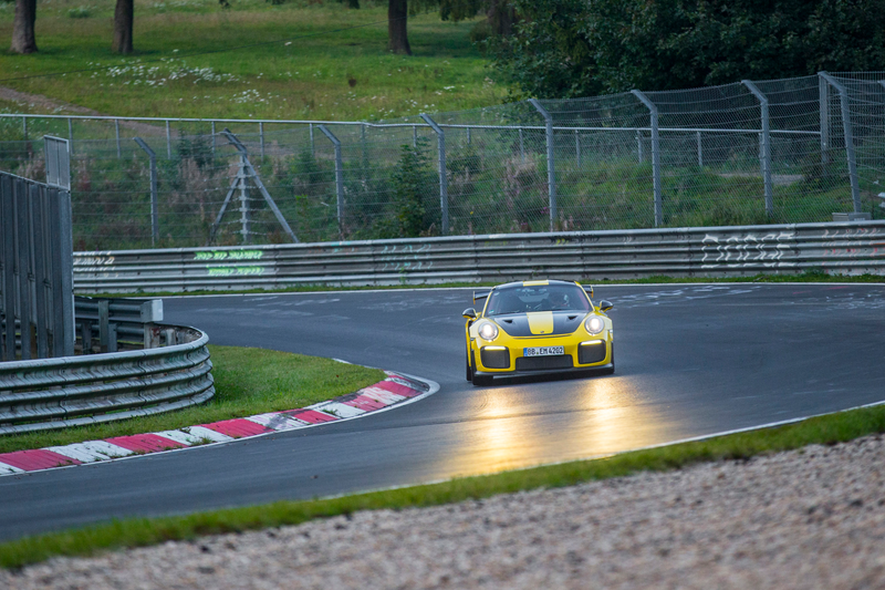 Illustration for article titled Porsche 911 GT2 RS Drops A Lambo-Crushing Record 6:47.3 Nürburgring Time